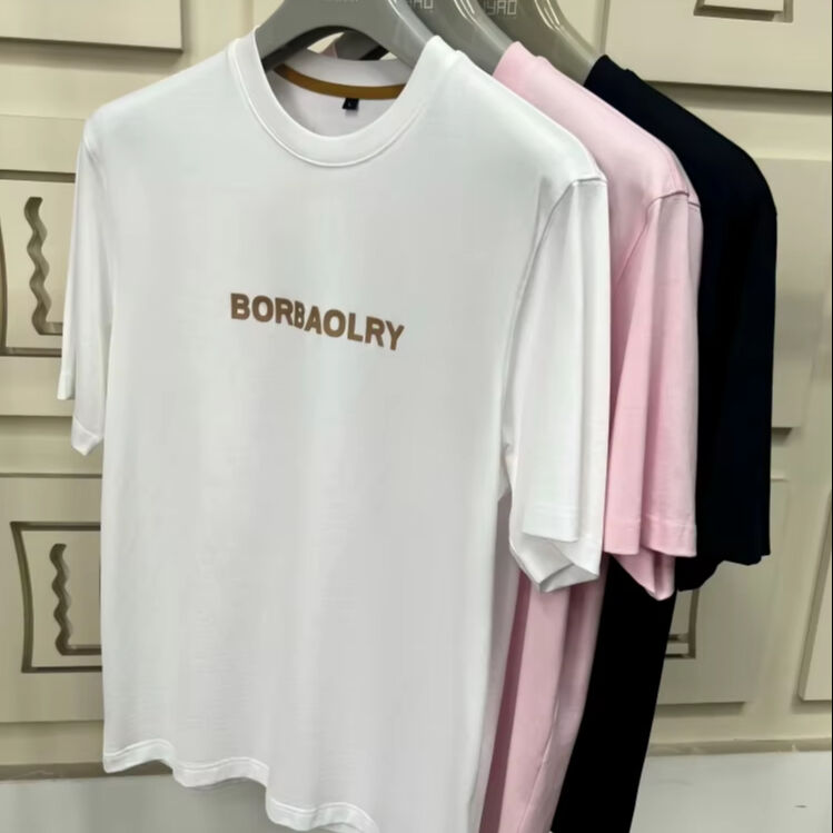 डीटीजी तकनीक का उपयोग करके मुद्रित कस्टम लोगो के साथ पुरुषों के उच्च गुणवत्ता वाले नियमित फिट लघु आस्तीन टी-शर्ट