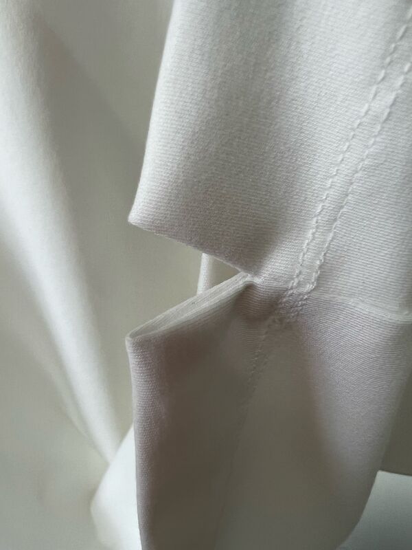 पुरुषों की सफ़ेद टी-शर्ट, फ़्लॉकिंग लेटर प्रिंट, छोटी आस्तीन वाली कैज़ुअल टॉप 100% कॉटन पुरुषों की टी-शर्ट