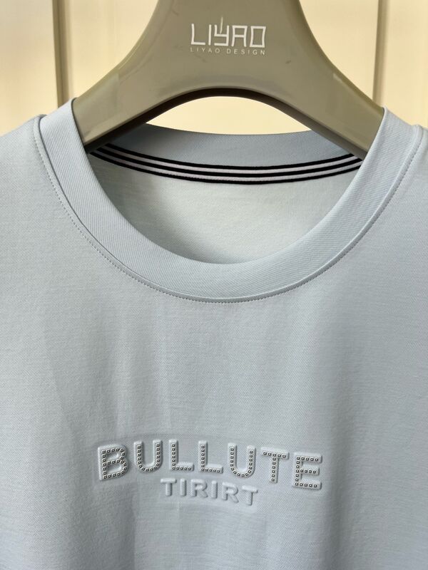 लक्जरी क्रू नेक टी-शर्ट प्रिंट लोगो डिजाइन मूल कपड़े एम्बॉसिंग प्रक्रिया प्लस गर्मी को अपनाता है - स्थानांतरण विनाइल प्रक्रिया OEM/ODM