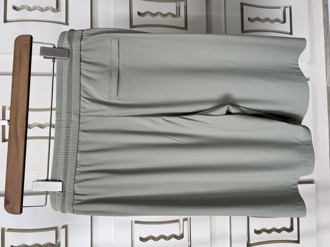 पुरुषों के लिए ऑलिव ग्रीन स्पोर्ट्स सेट - शॉर्ट - स्लीव टी-शर्ट और पैंट, सांस लेने योग्य कपड़े टी-शर्ट