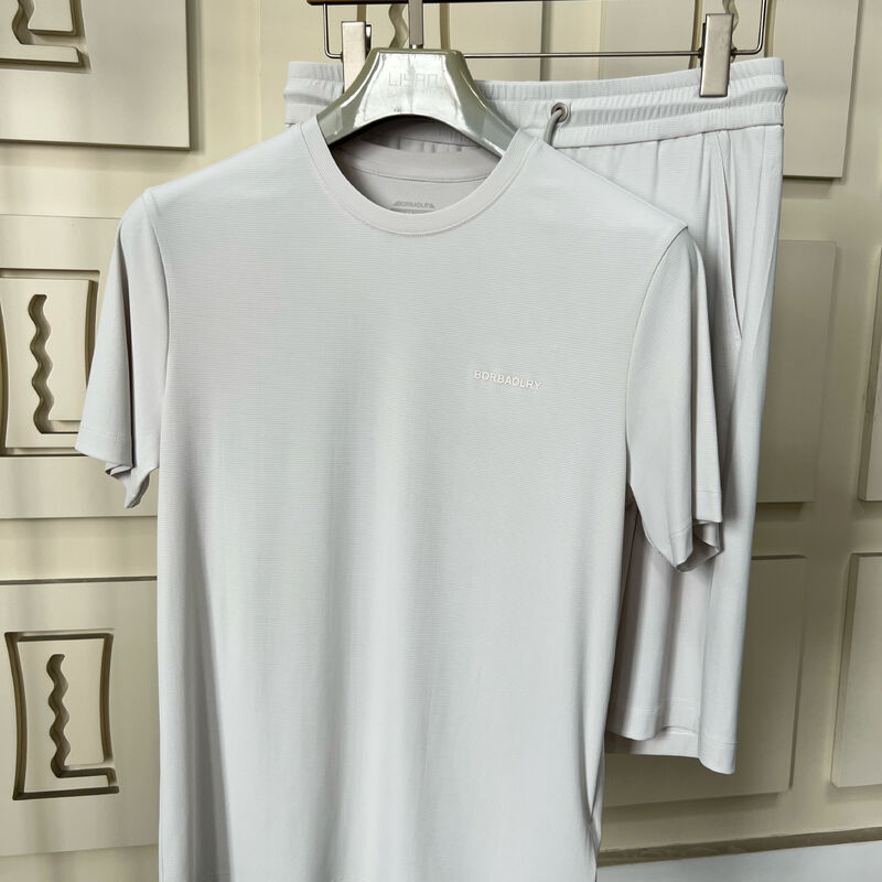 पुरुषों के खेल के कपड़े हल्के ग्रे शॉर्ट - आस्तीन टॉप और पैंट, सांस लेने योग्य और आरामदायक टी-शर्ट पुरुषों के लिए