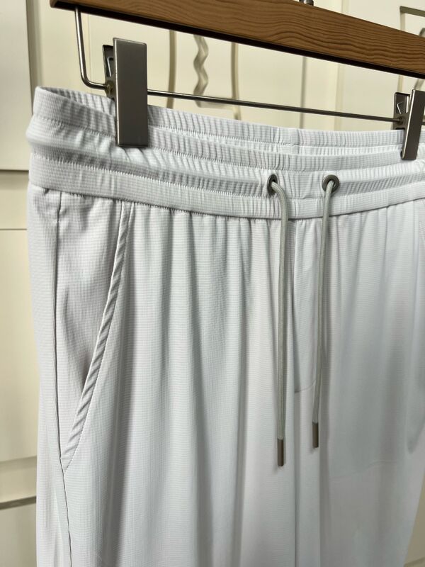 पुरुषों के खेल के कपड़े हल्के ग्रे शॉर्ट - आस्तीन टॉप और पैंट, सांस लेने योग्य और आरामदायक टी-शर्ट पुरुषों के लिए