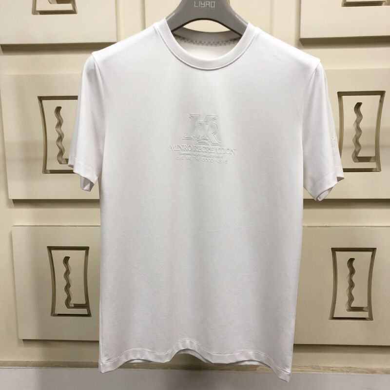 पुरुषों के लिए एम्बॉस्ड लोगो के साथ प्रीमियम ऑर्गेनिक कॉटन टी-शर्ट, कैज़ुअल और बिज़नेस वियर के लिए सॉफ्ट ब्रीथेबल फ़ैब्रिक पुरुषों की टी-शर्ट