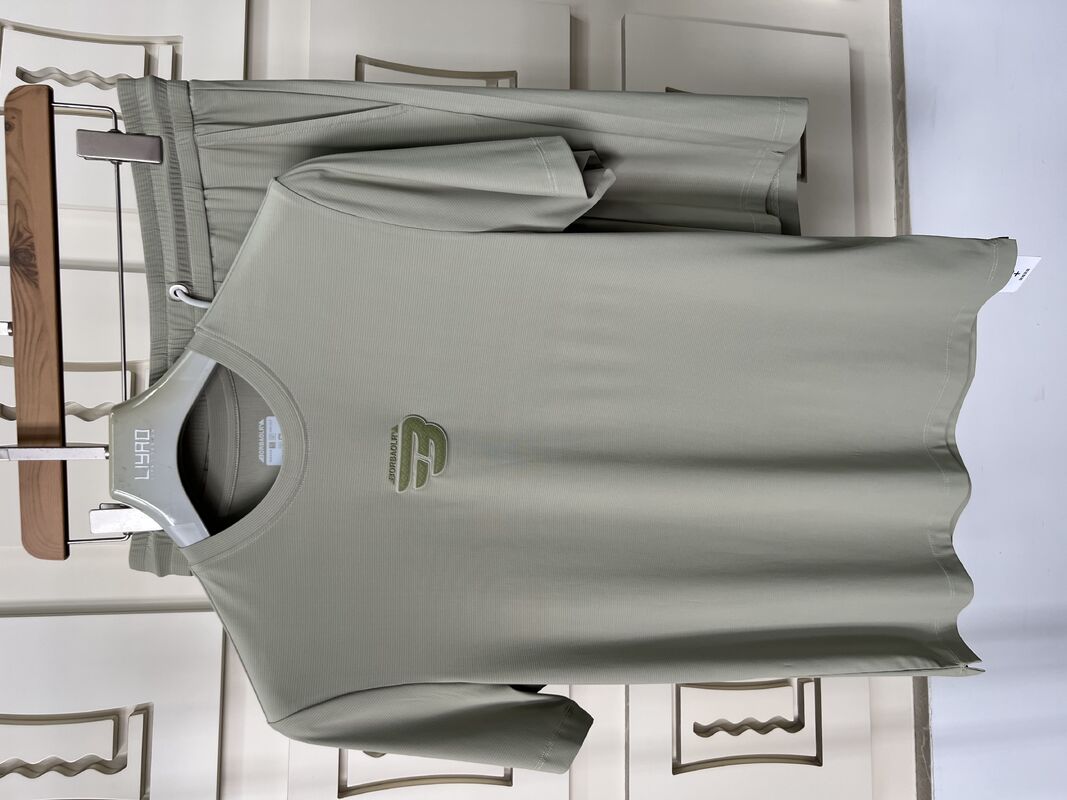 पुरुषों के उच्च गुणवत्ता वाले फिटनेस रनिंग शॉर्ट्स, सांस लेने योग्य, जल्दी सूखने वाली सामग्री, घुटने की लंबाई, गर्मियों के लिए, पीछे पॉकेट, सादा डिज़ाइन