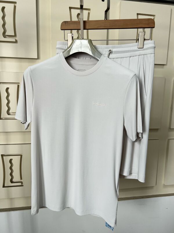 पुरुषों के उच्च गुणवत्ता वाले फिटनेस रनिंग शॉर्ट्स, सांस लेने योग्य, जल्दी सूखने वाली सामग्री, घुटने की लंबाई, गर्मियों के लिए, पीछे पॉकेट, सादा डिज़ाइन